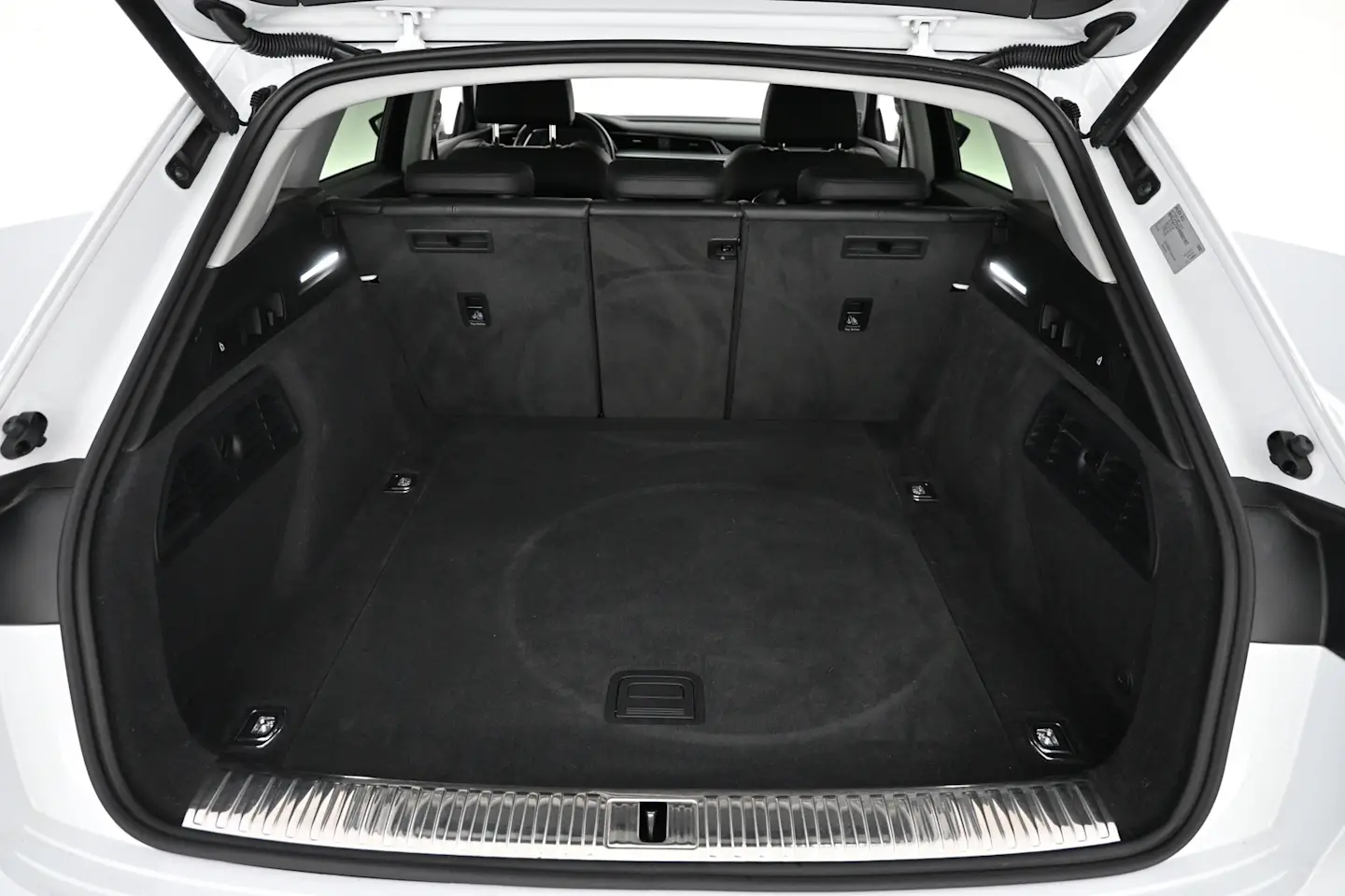 Car Image - FrliycviR5Avr3tVogbnr