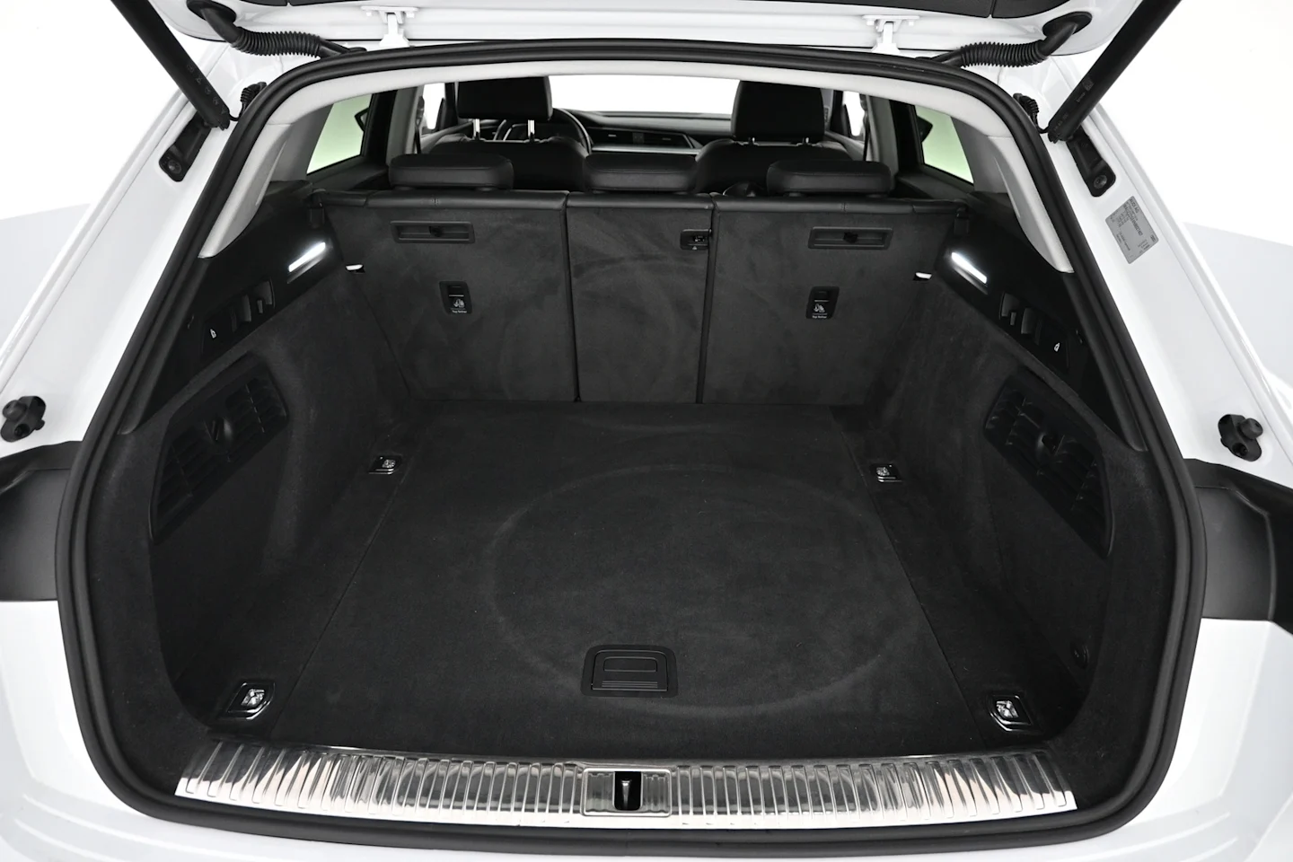 Car Image - FrliycviR5Avr3tVogbnr