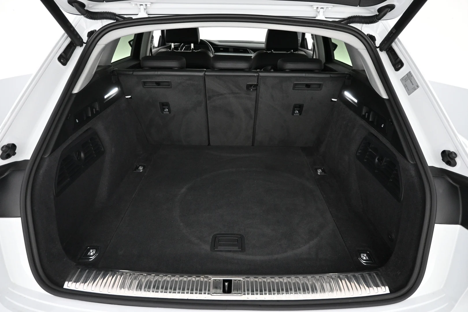 Car Image - FrliycviR5Avr3tVogbnr