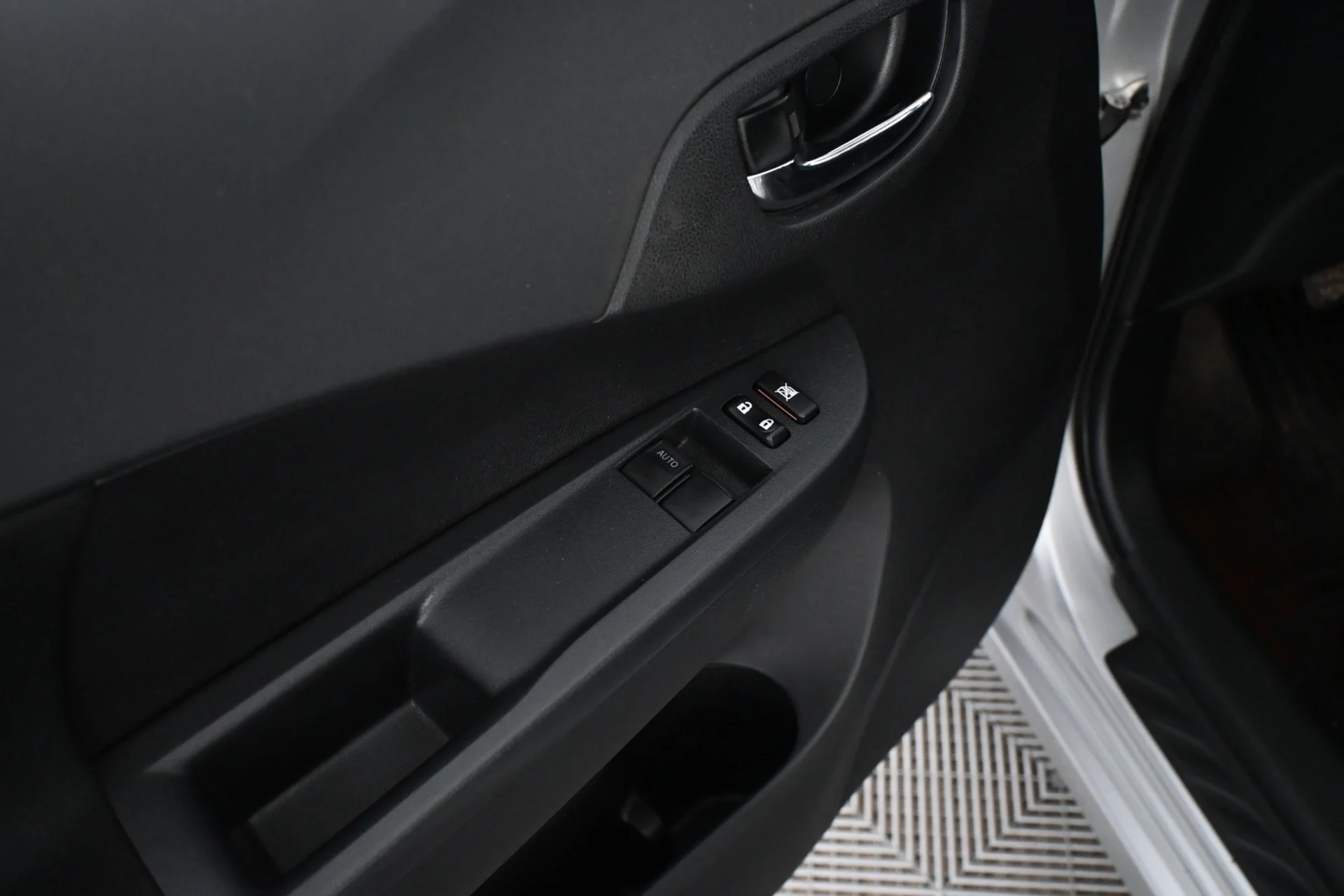 Car Image - 74bZVoHiOFJuo9sM7cgKbL