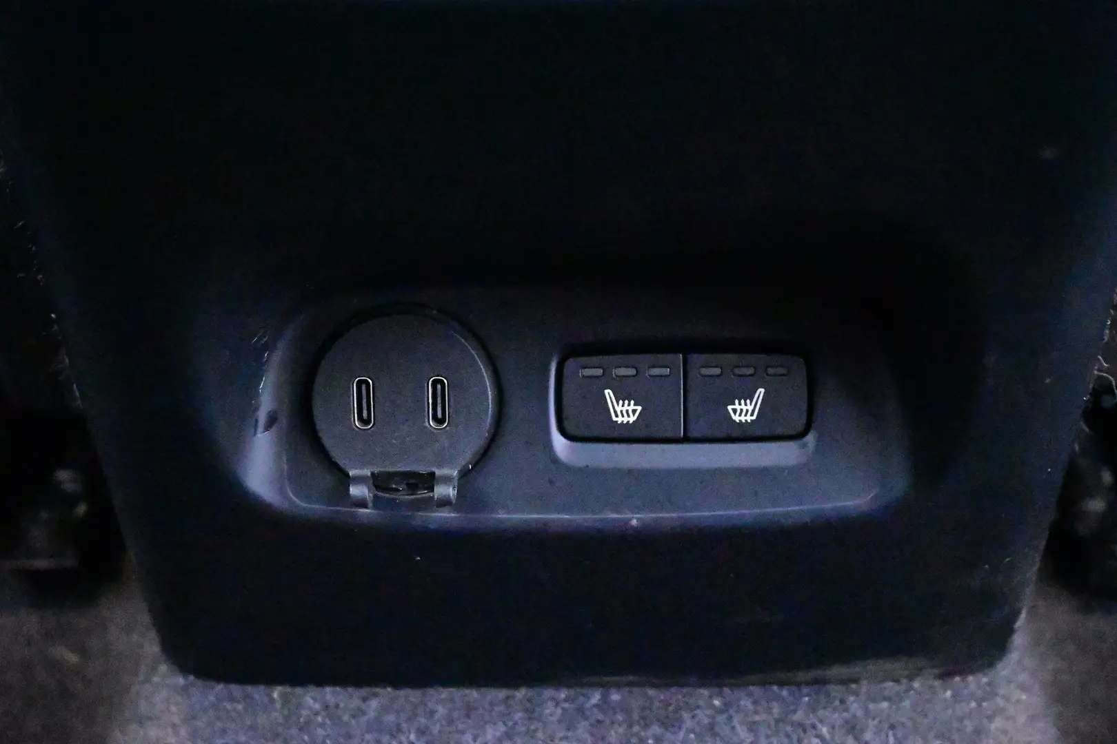 Car Image - KH1re8yu03QPWkfLW8P14