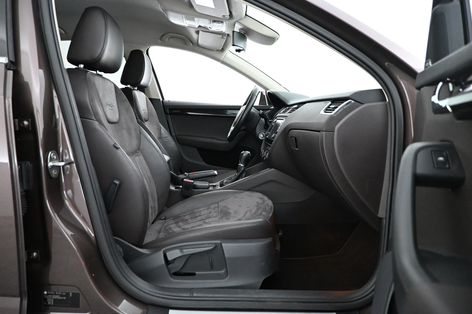 Car Image - 35xFRN5wE2tRrpM05gO0T9