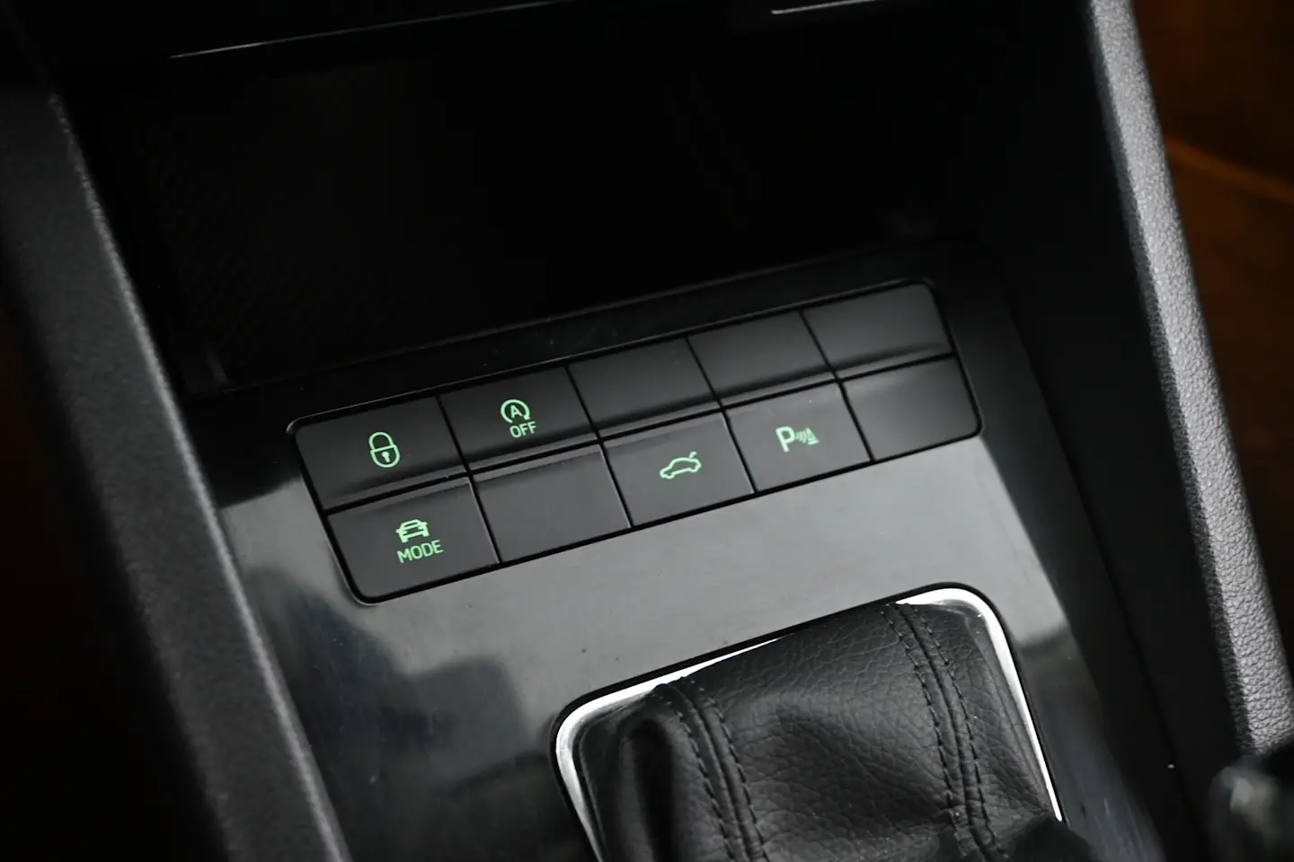 Car Image - 2w1N4dw5wkCBVg90khWsTi