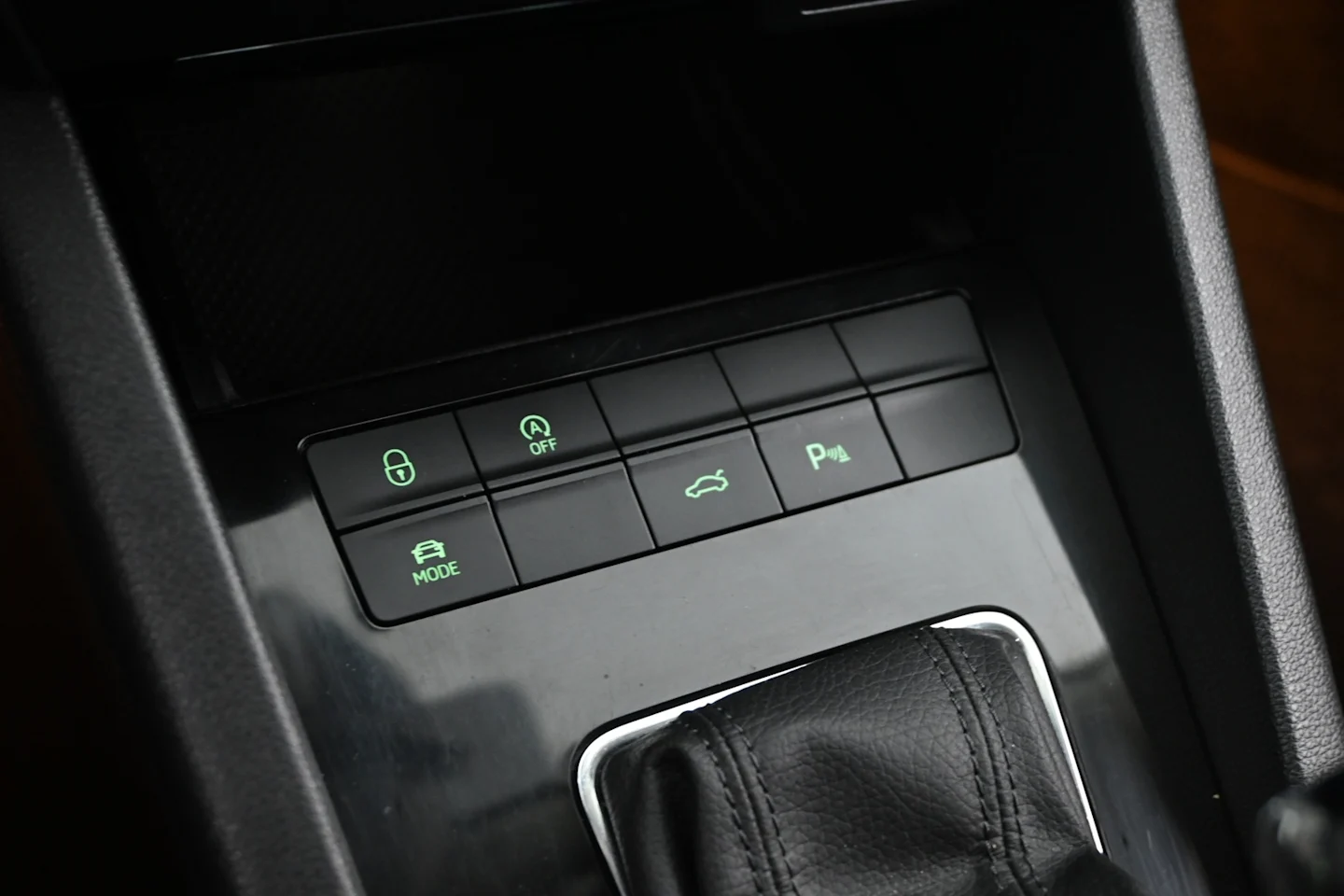 Car Image - 2w1N4dw5wkCBVg90khWsTi