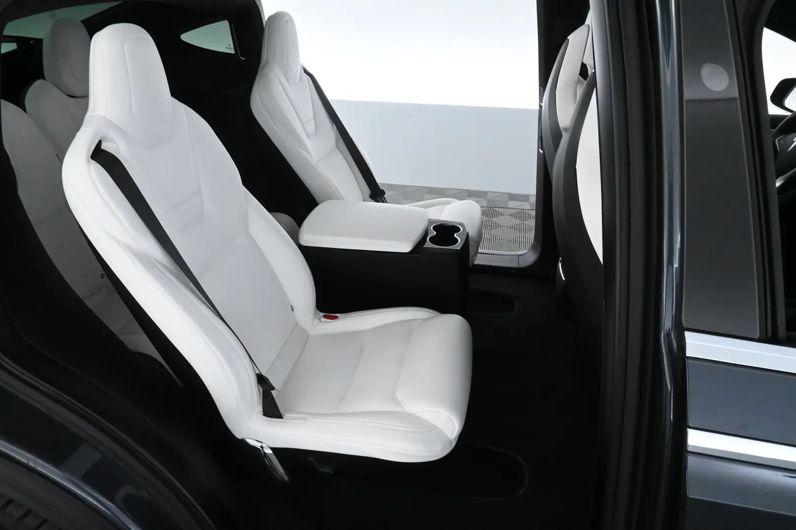 Car Image - 3x3D9vGbX5HxsffwqSjKk1