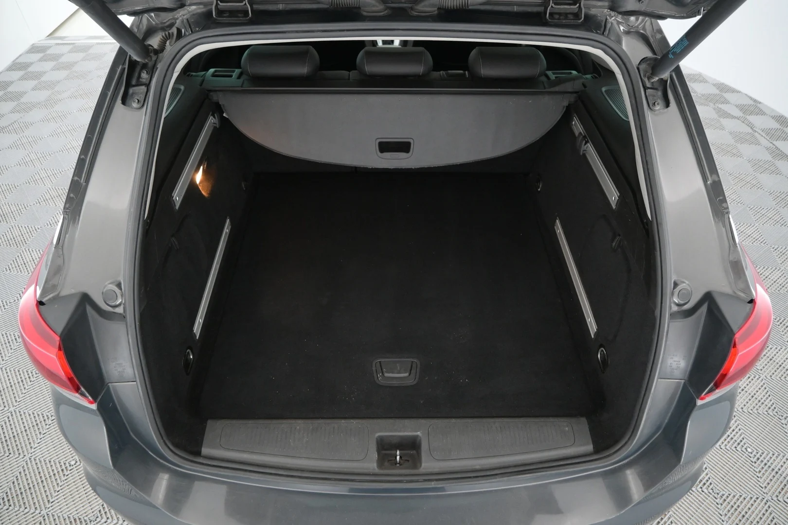 Car Image - rWY4bQcUAwrS8ythy5s2q