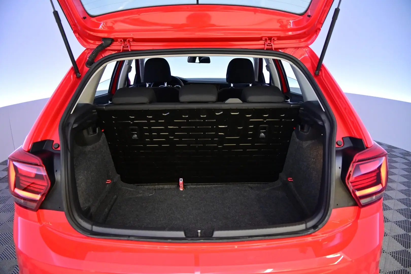 Car Image - 7lINzQMIFpDr0BjvZFV4lR
