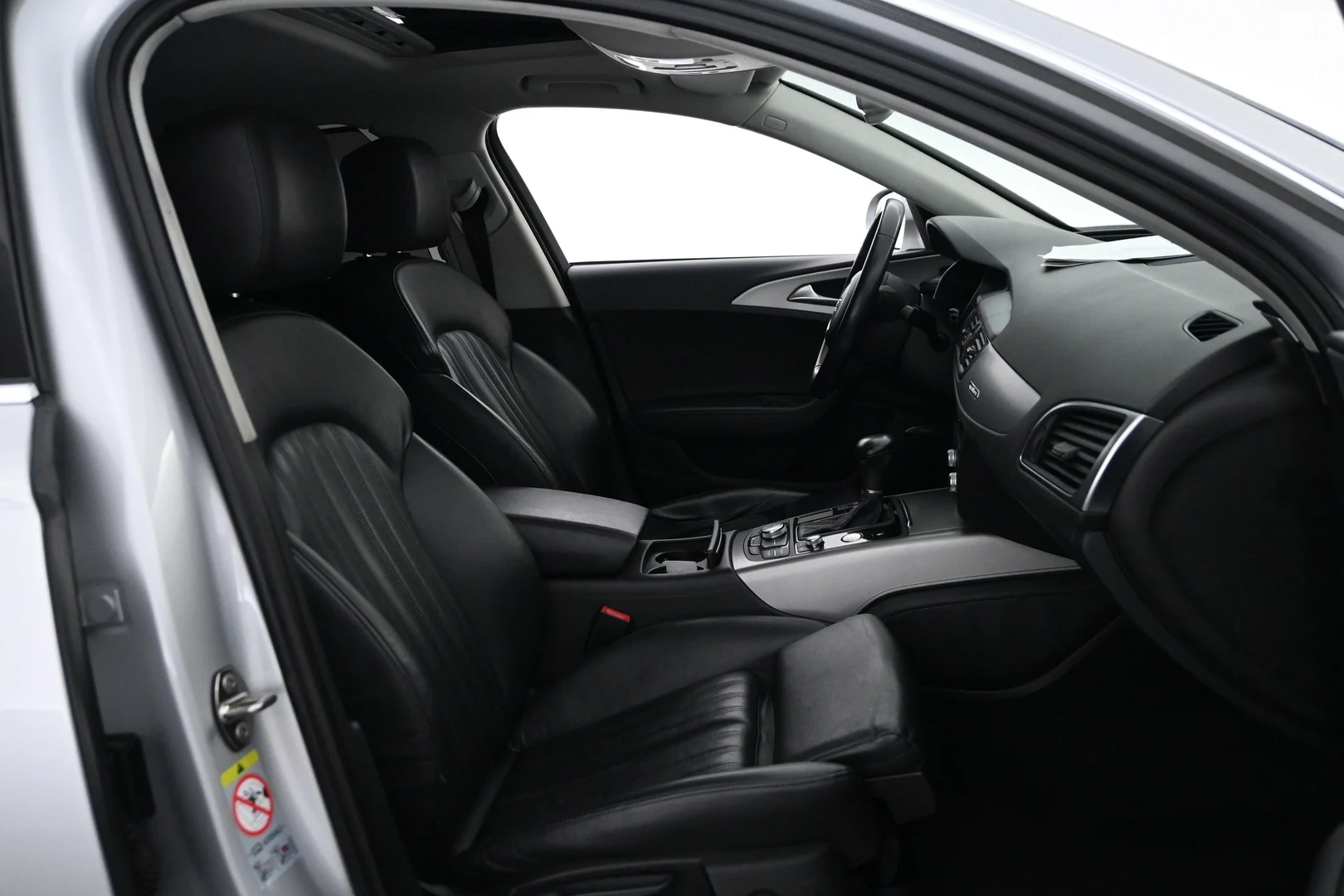 Car Image - 3Kcf3QGLk8PLLW0SEumANj