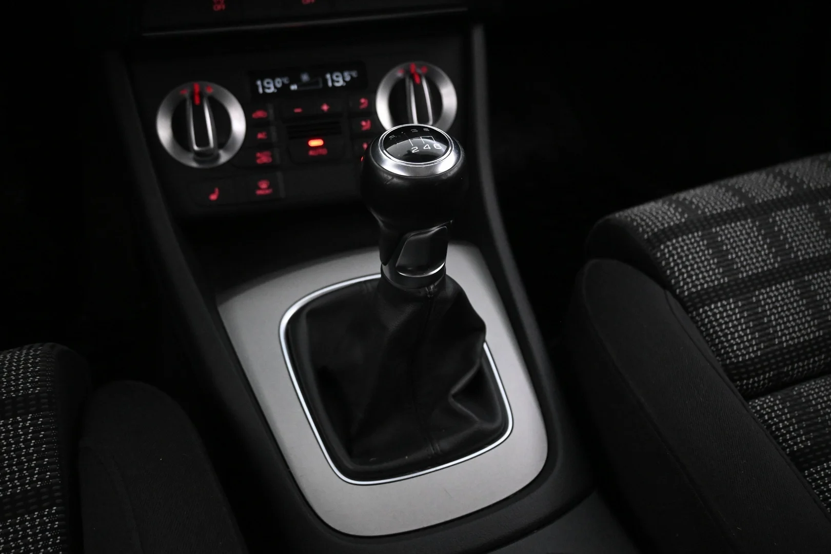 Car Image - 2d5E62loBz8VlGDLG6Rl8F