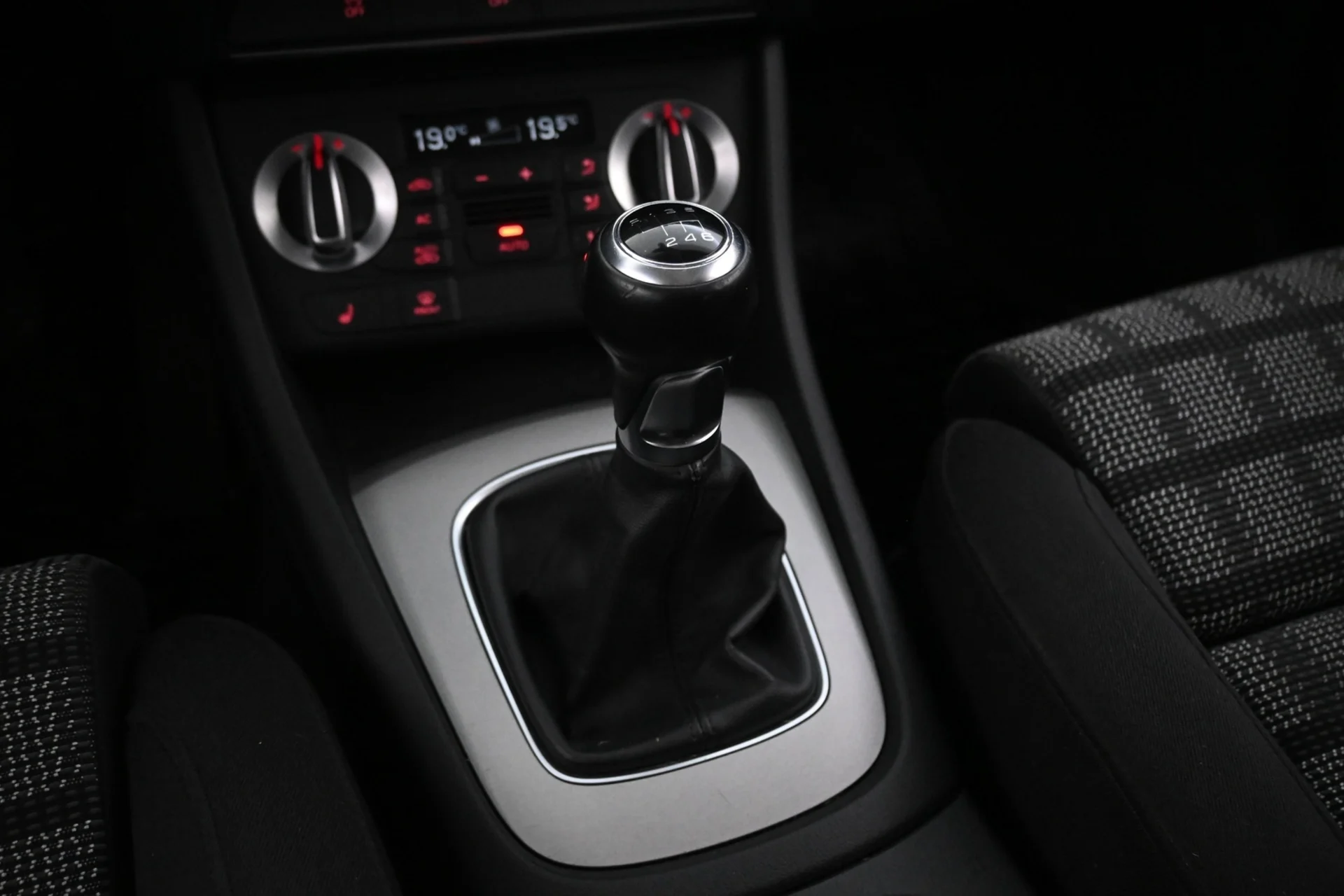 Car Image - 2d5E62loBz8VlGDLG6Rl8F