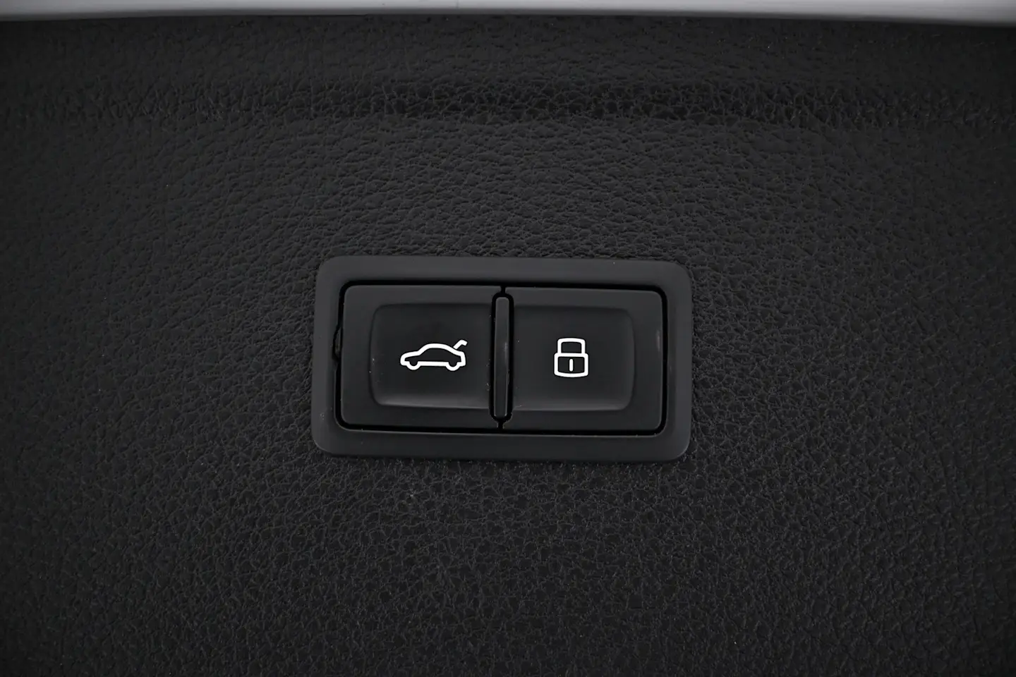 Car Image - 27QmQ9zfGBD6VHxK5mPBhl