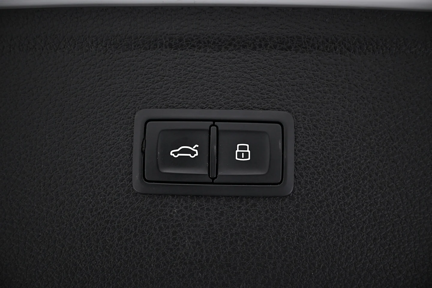 Car Image - 27QmQ9zfGBD6VHxK5mPBhl