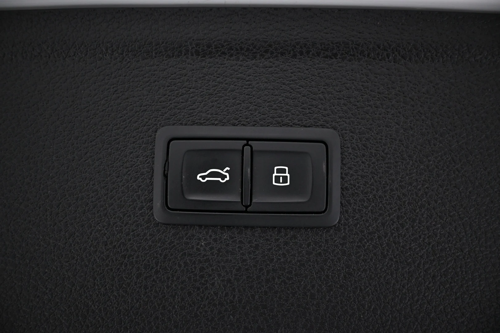 Car Image - 27QmQ9zfGBD6VHxK5mPBhl