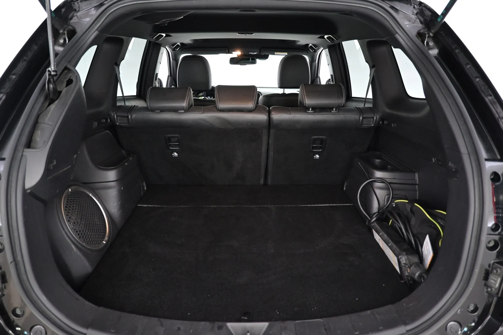 Car Image - 6tWU7S8DeqnNdLuAu69yJM
