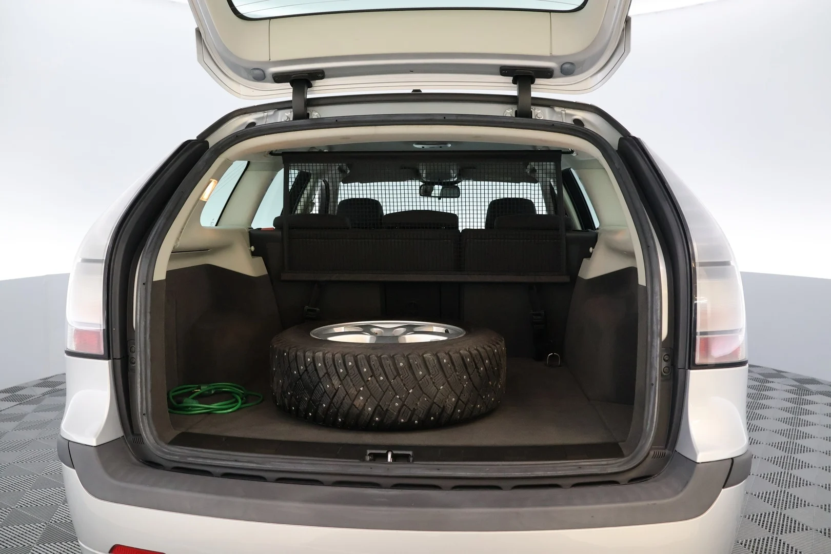 Car Image - 1xmXeFtWsogcGFNioRCi3n