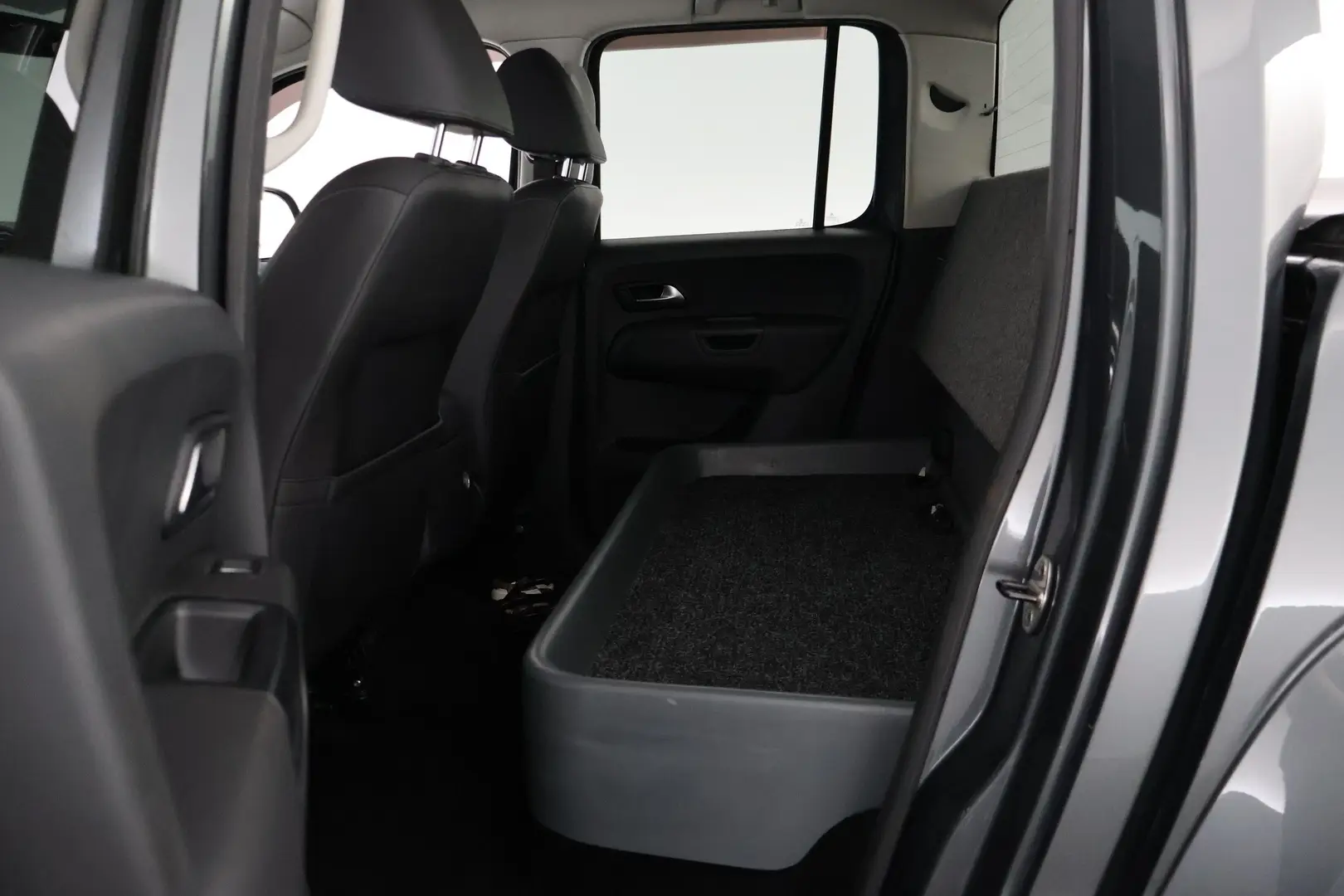 Car Image - 5fIUU6OGiCnivMp8aaXiDB
