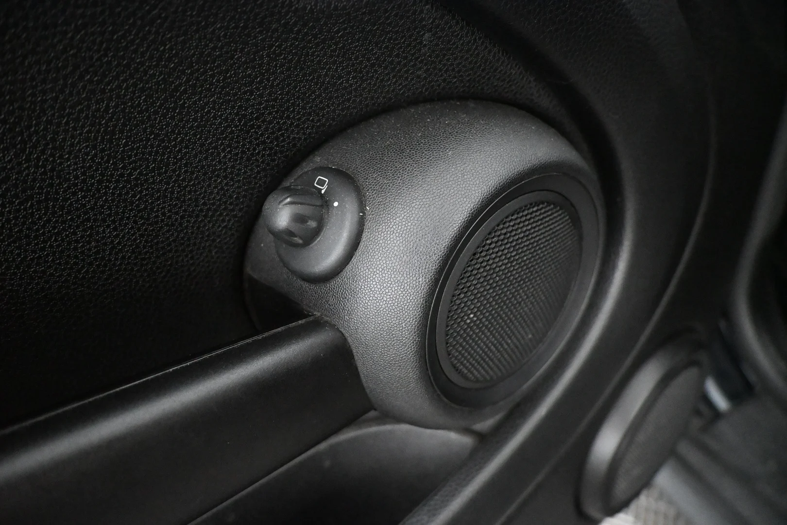 Car Image - v7Va5dkQ0oZDKWGylB9UV