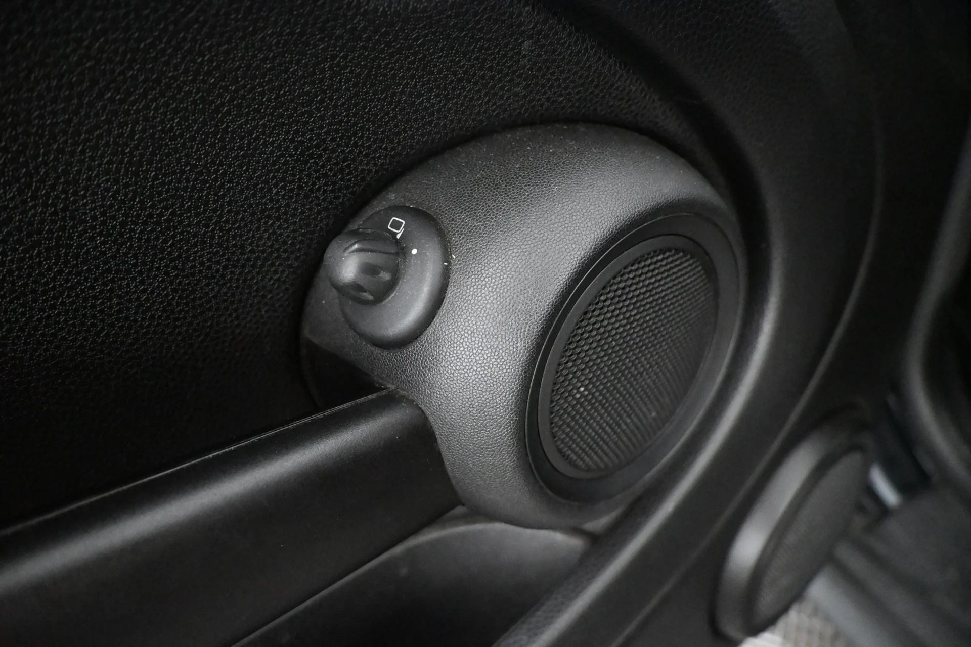 Car Image - v7Va5dkQ0oZDKWGylB9UV