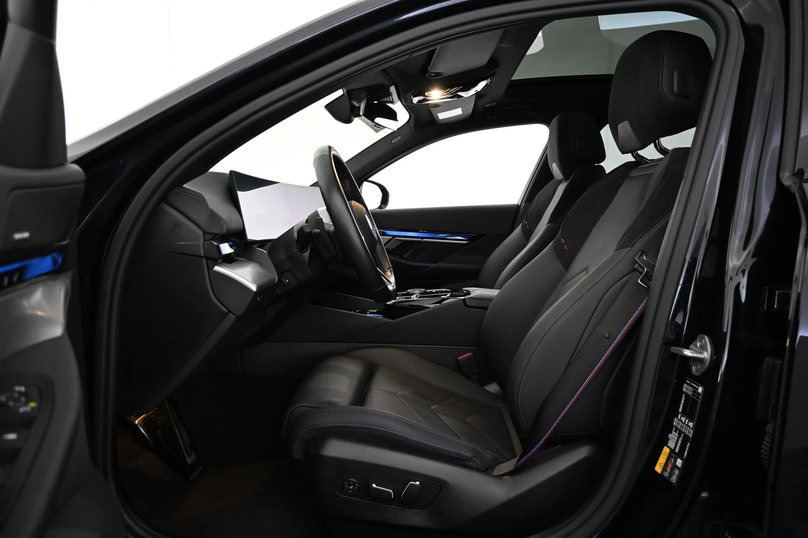 Car Image - 2PxhQCntCZW9XVt7067w3h