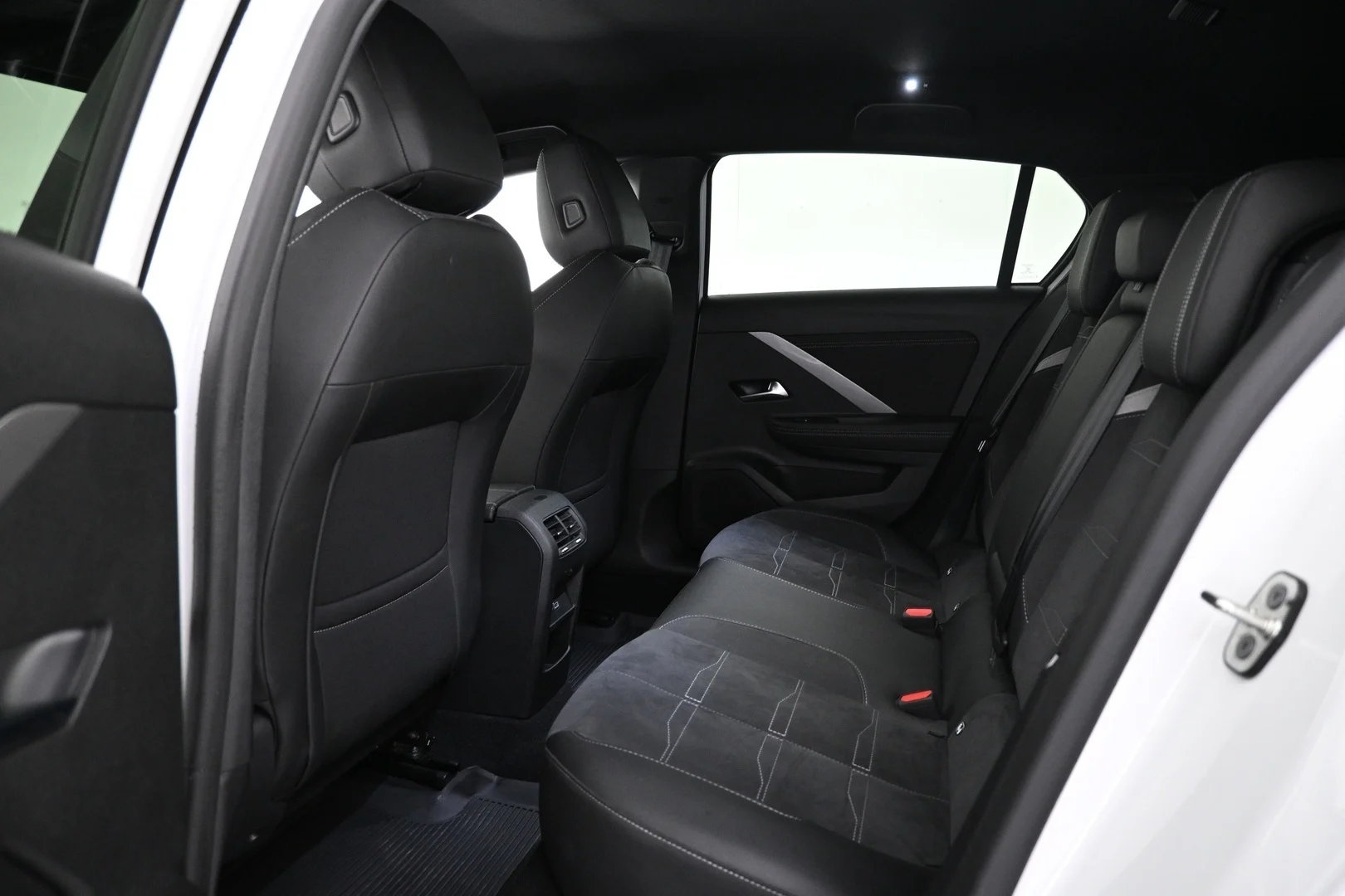 Car Image - 6vhnEnAztpIjhB7u1eflMK