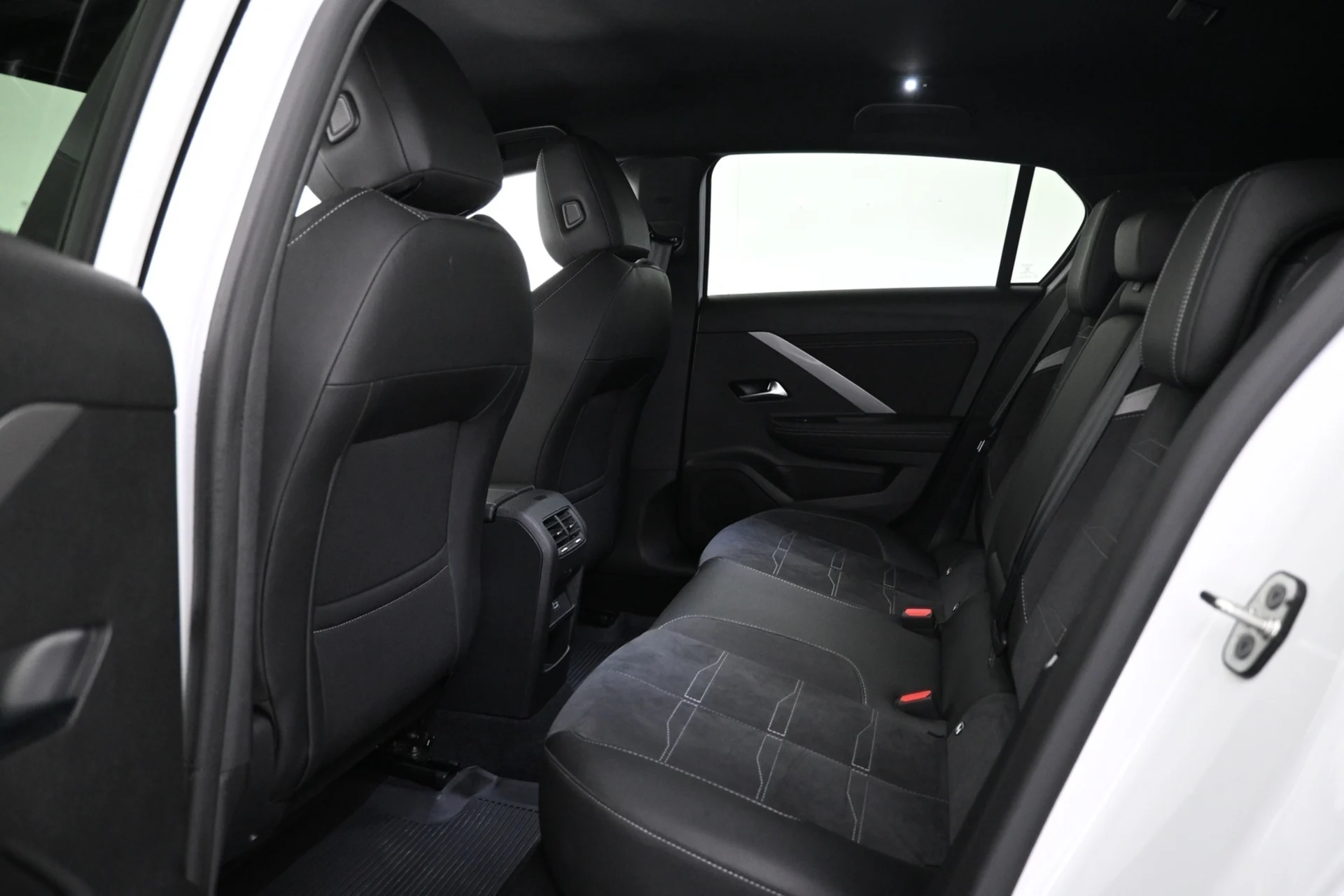 Car Image - 6vhnEnAztpIjhB7u1eflMK