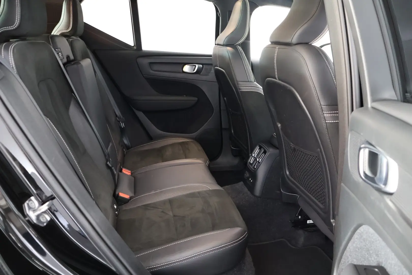 Car Image - CnpKPZpj6g7k8B8LIJrIh