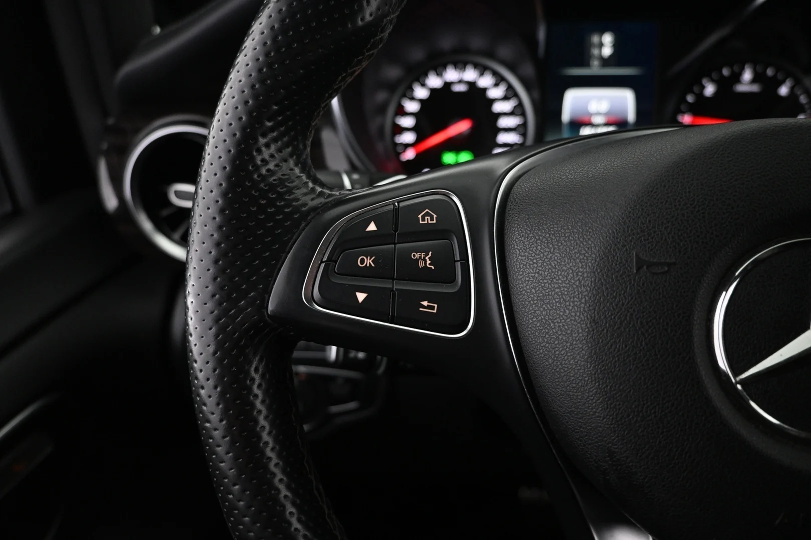 Car Image - 6LTBMJMbEvCBAZxyZuibWL