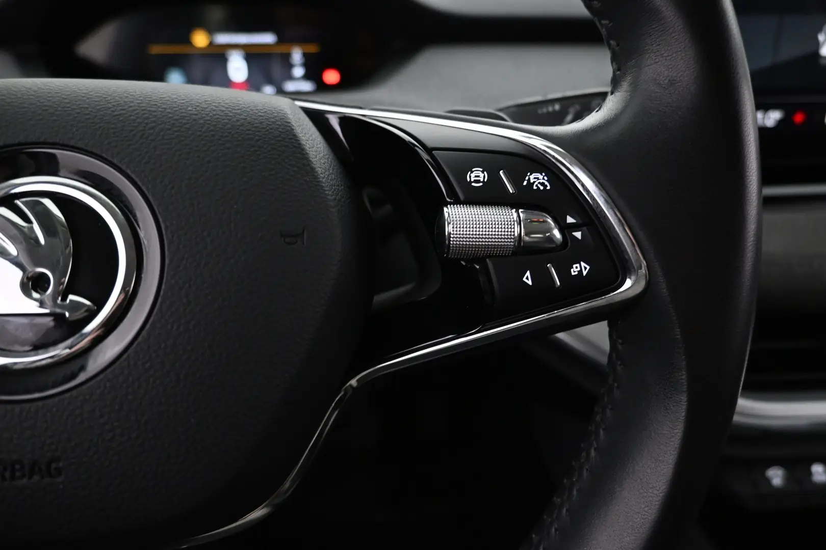 Car Image - 5uEqax3KqAD7QXfBWXO9ri