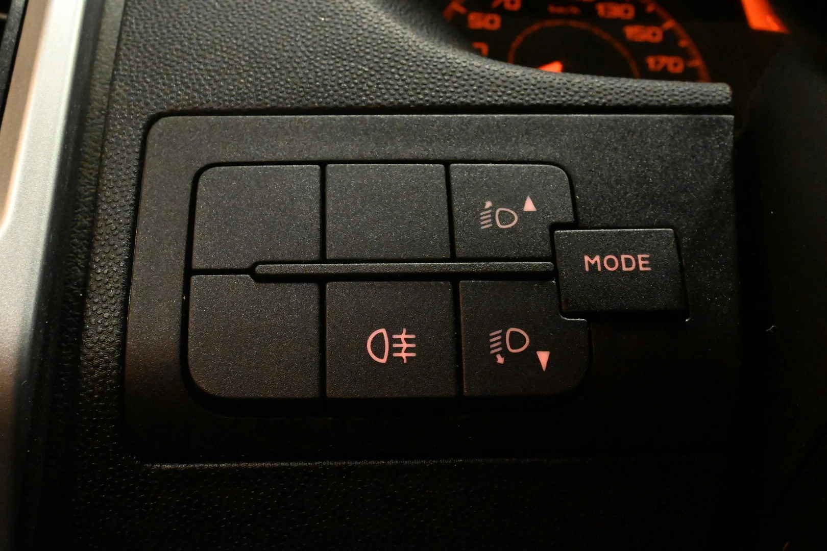 Car Image - r70oq0DdFb3lXrDsV44un