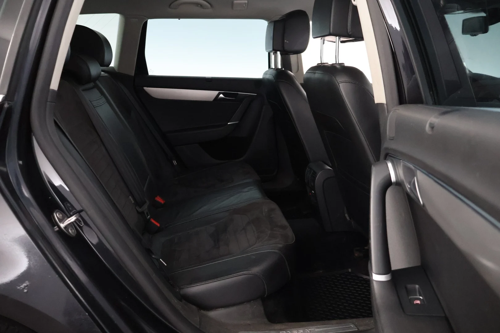 Car Image - 3NnKYC4DM78dYbcJEPJLlU