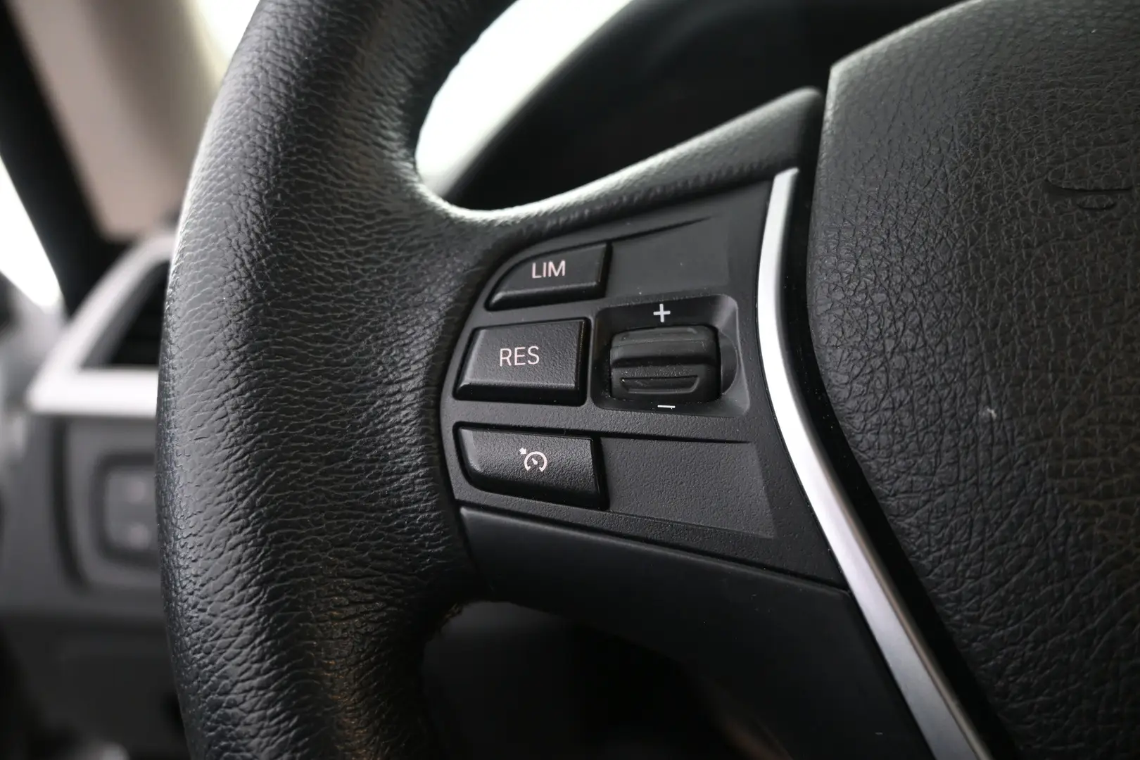 Car Image - 7qoQhVSRe0LLN4XzTwELJ7