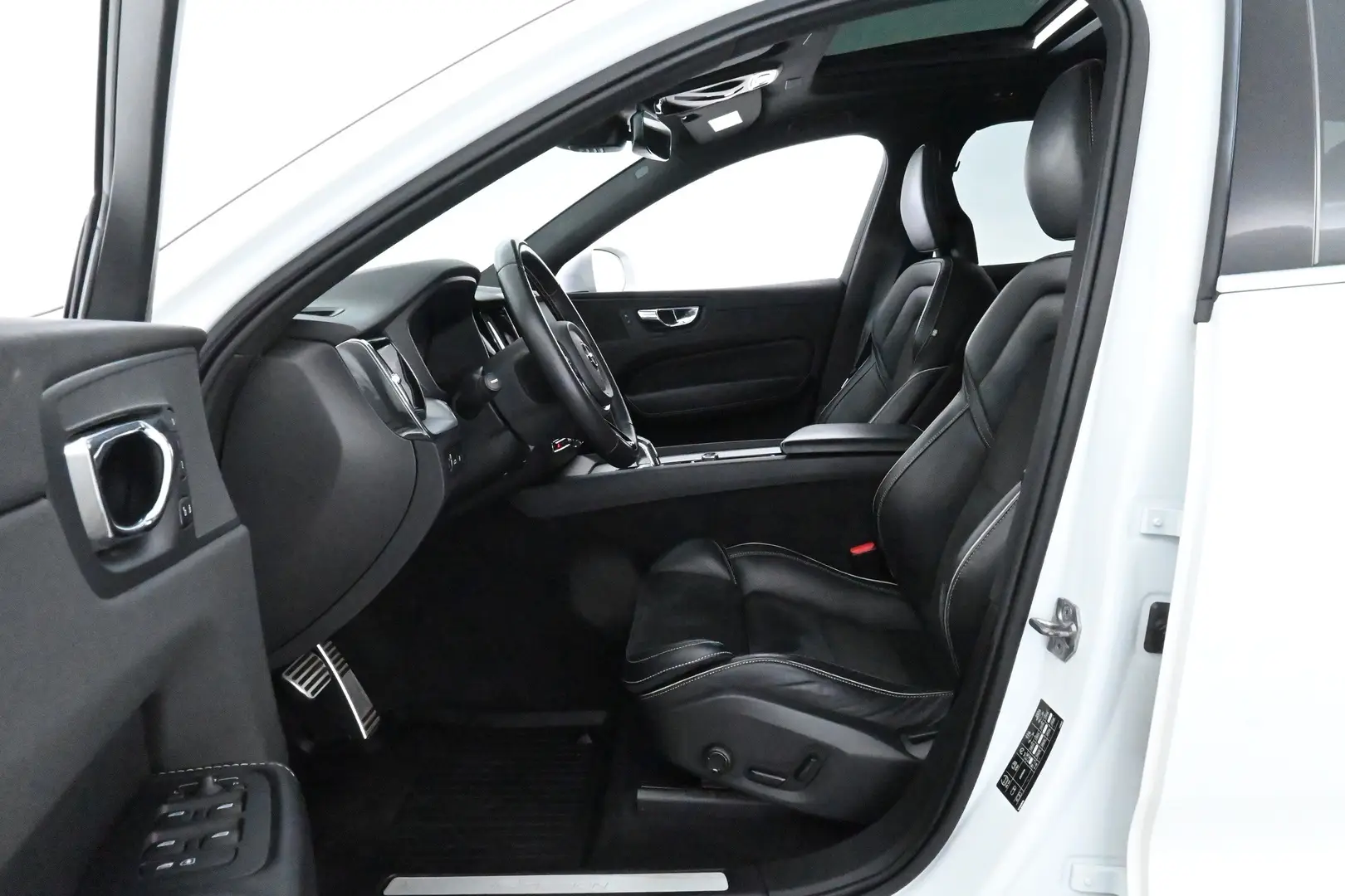 Car Image - 3JpudFtsEEdAkUsz4wIgm8