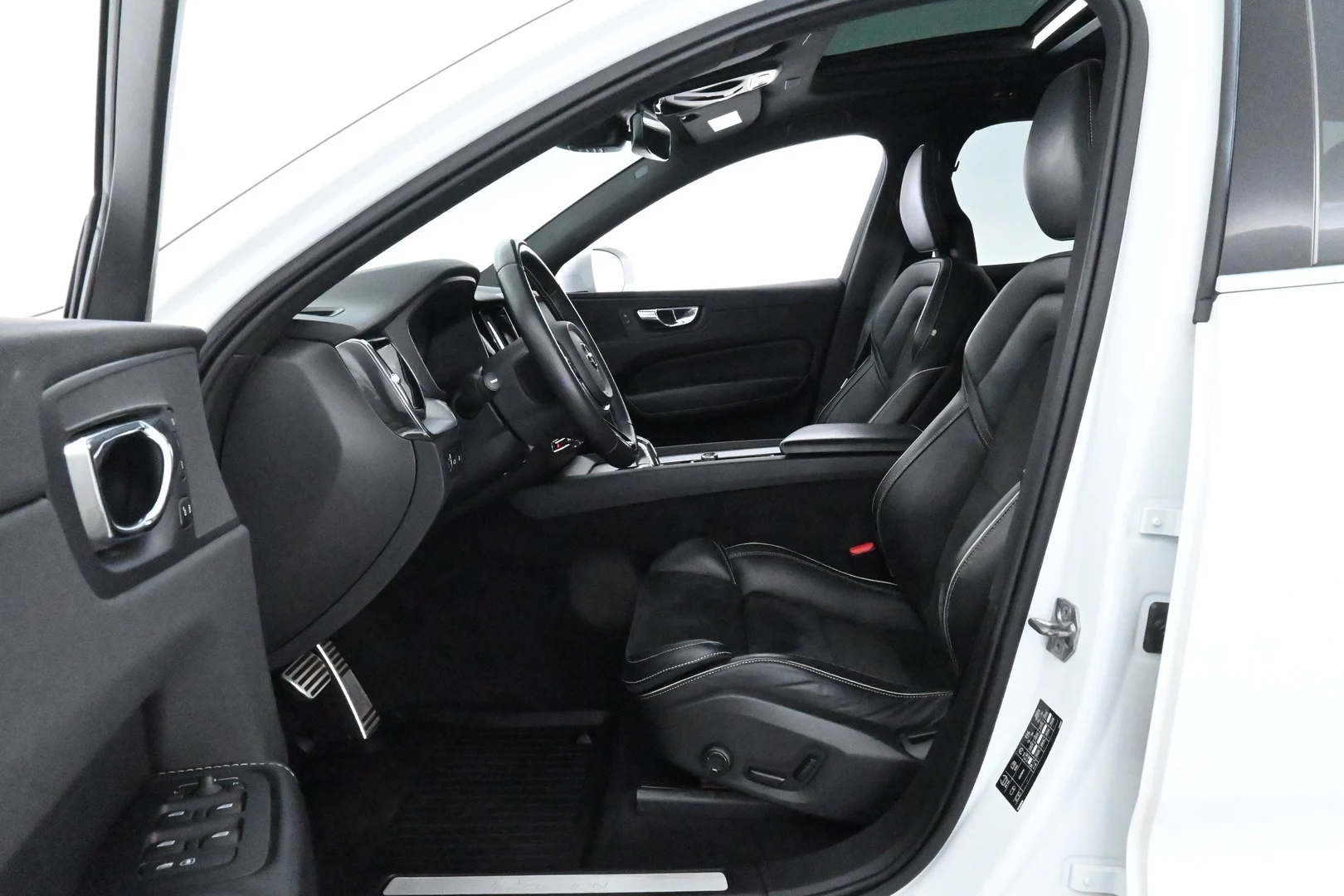 Car Image - 3JpudFtsEEdAkUsz4wIgm8