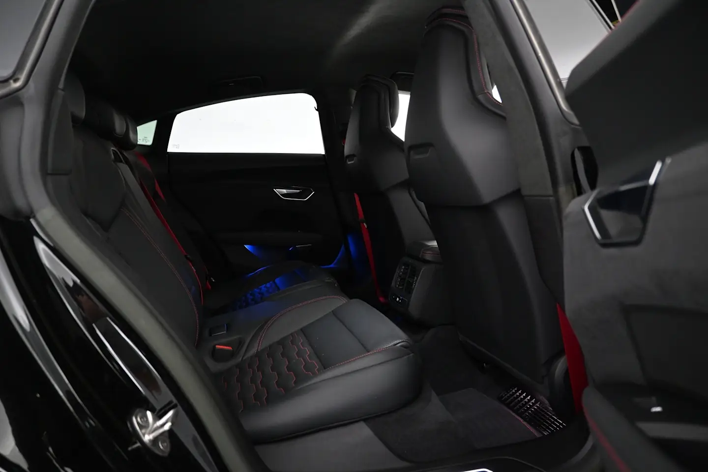 Car Image - 1BzKyQcAr1FmMDbbFrQy1z