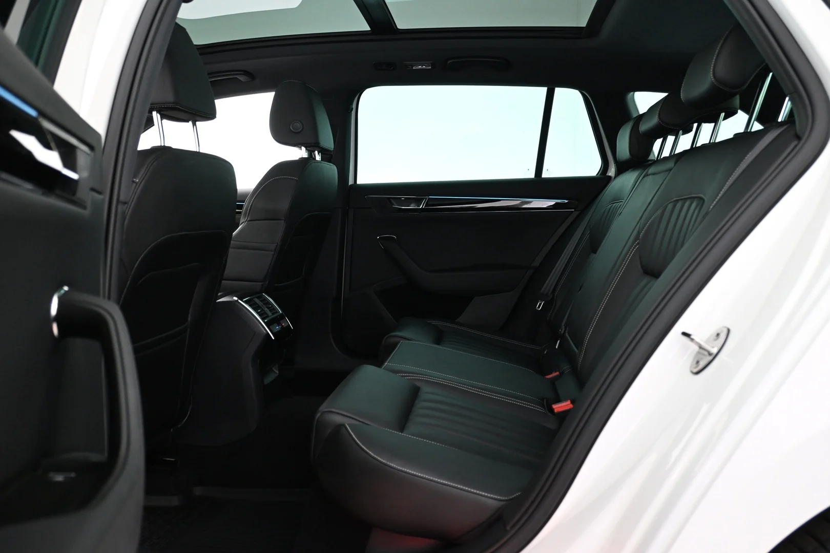 Car Image - 5LAq4zWv7WTL15VcYUyvtL