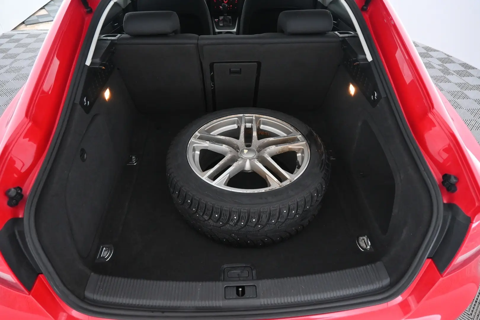 Car Image - M4yCCoeY7aYRZGJ61l1eP