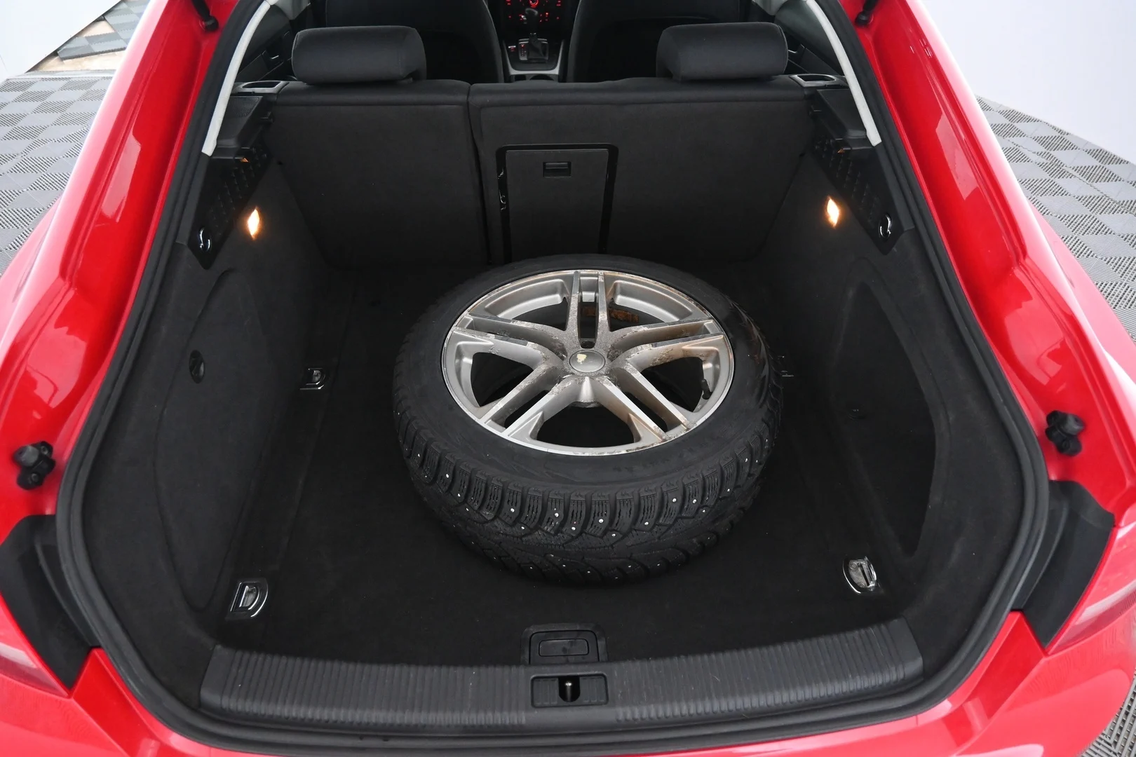 Car Image - M4yCCoeY7aYRZGJ61l1eP