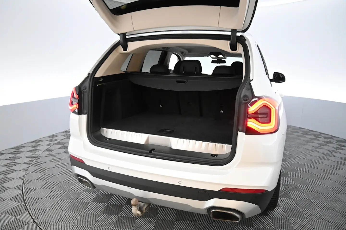 Car Image - 2LRrHMYCHQPuyW3PVj8lou