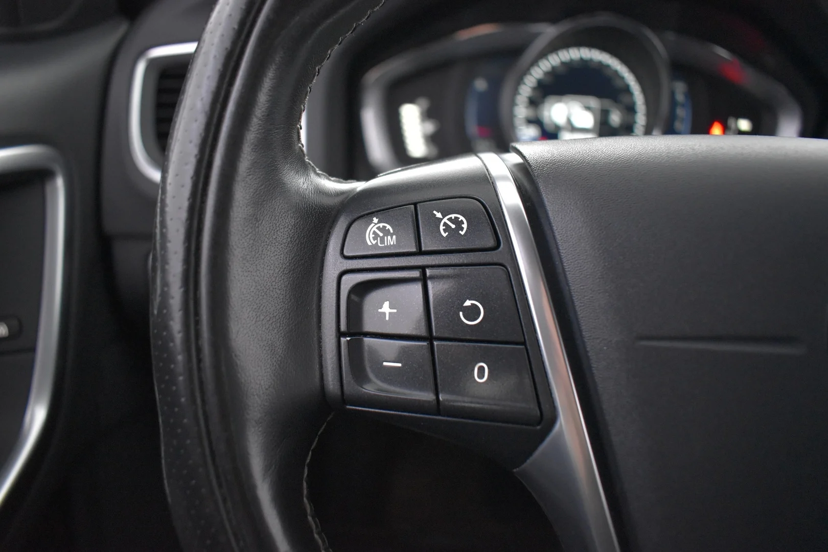 Car Image - 2LoLMakDpCucJZ8SV8nhn4