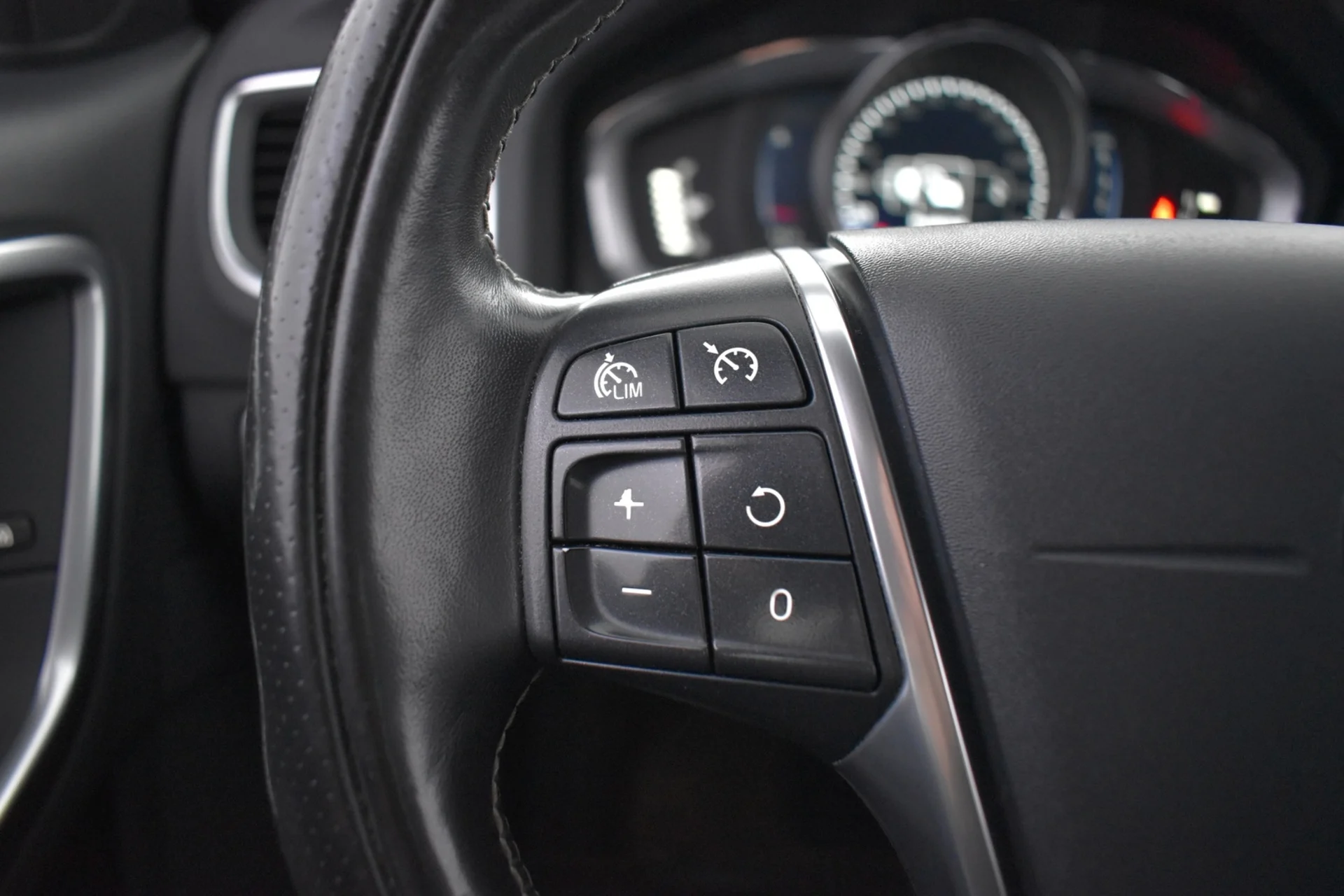 Car Image - 2LoLMakDpCucJZ8SV8nhn4