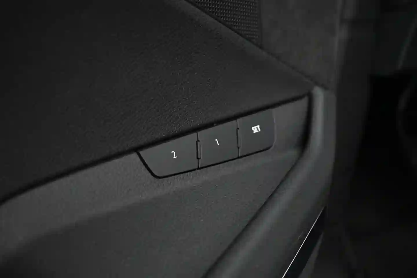 Car Image - 6E8VGmBzF9pgoyVEpYvRcu