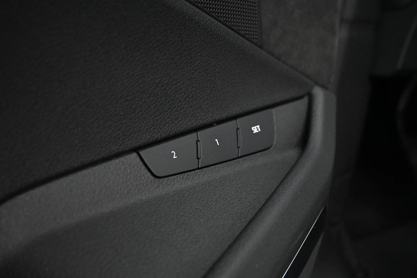Car Image - 6E8VGmBzF9pgoyVEpYvRcu