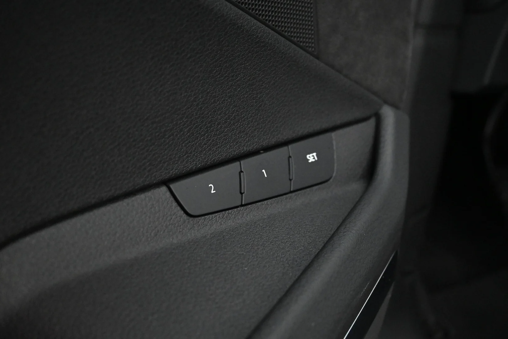 Car Image - 6E8VGmBzF9pgoyVEpYvRcu