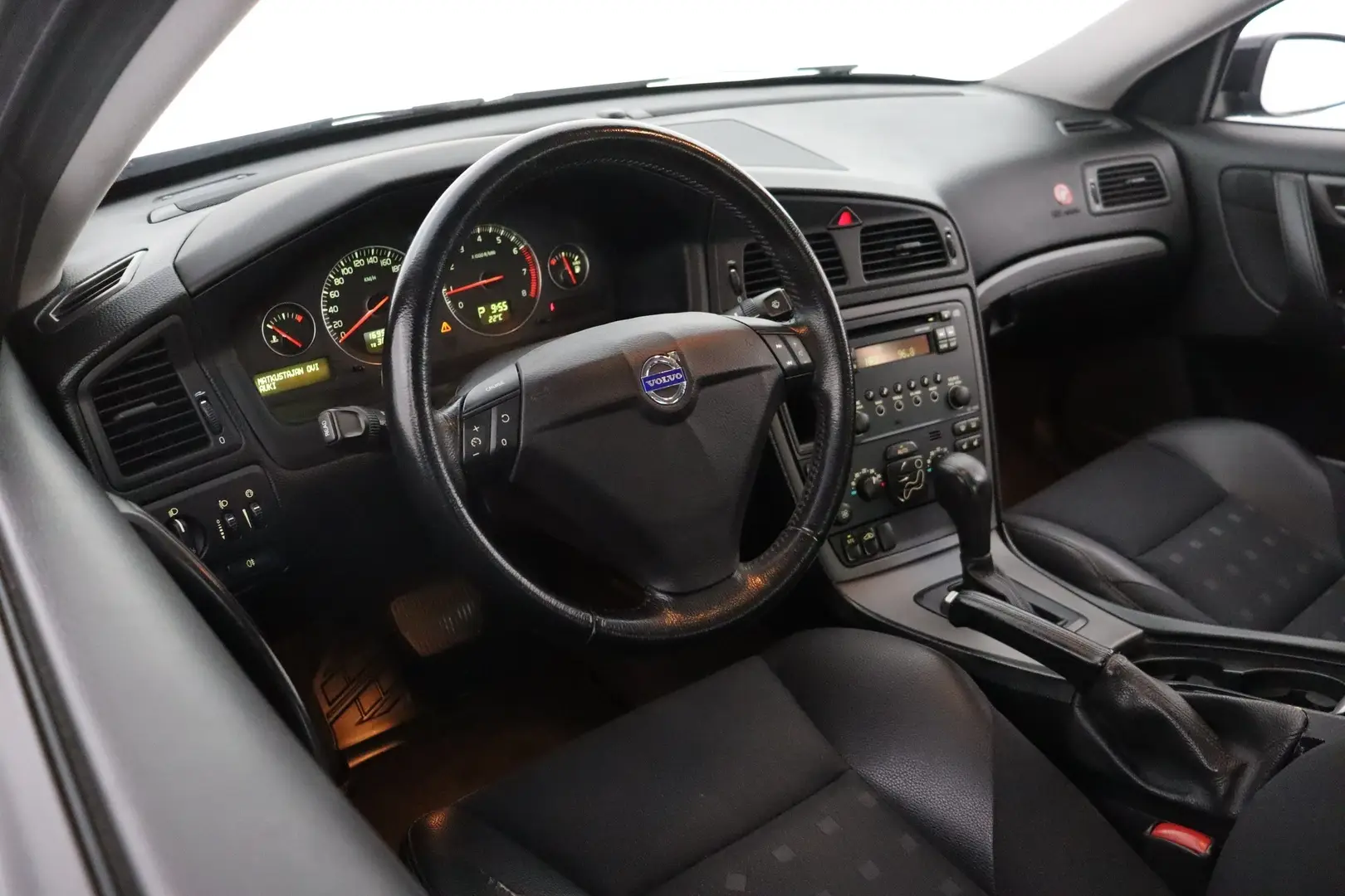 Car Image - om4SZ8IlyiaT3o0NEWvB6