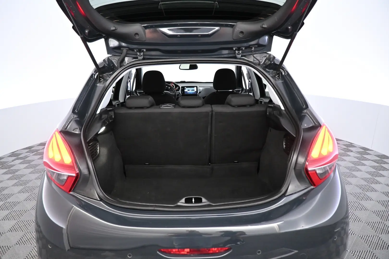 Car Image - 6khP1Ru71VbpIbLJ4Sx04C