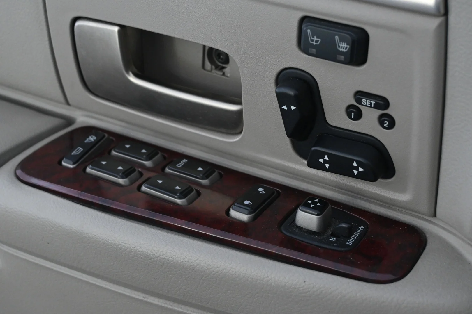 Car Image - 5VwifUGeeP45MUe8clfRP4
