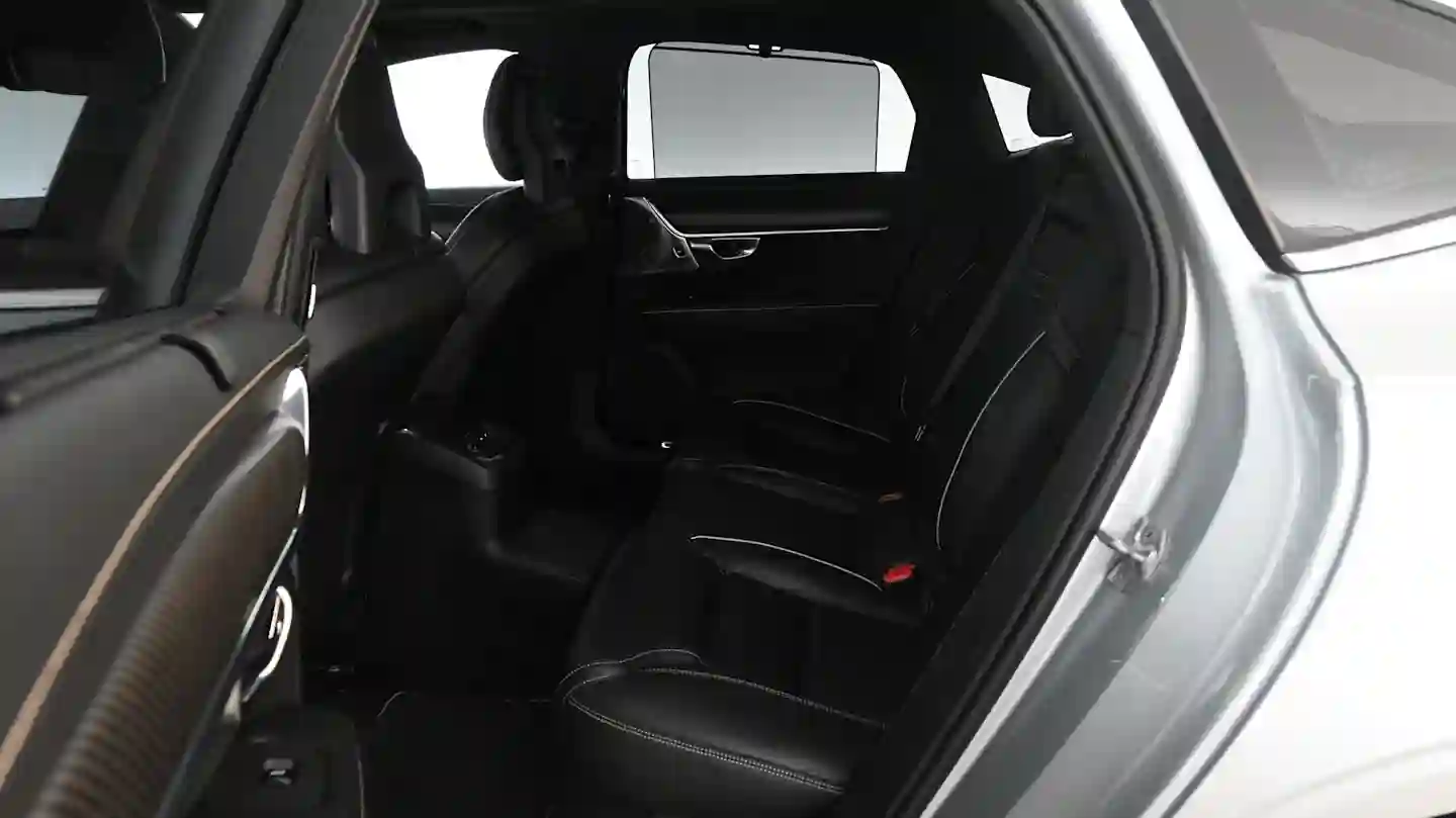 Car Image - GiMbuYobyxQC3NUb0mGVy