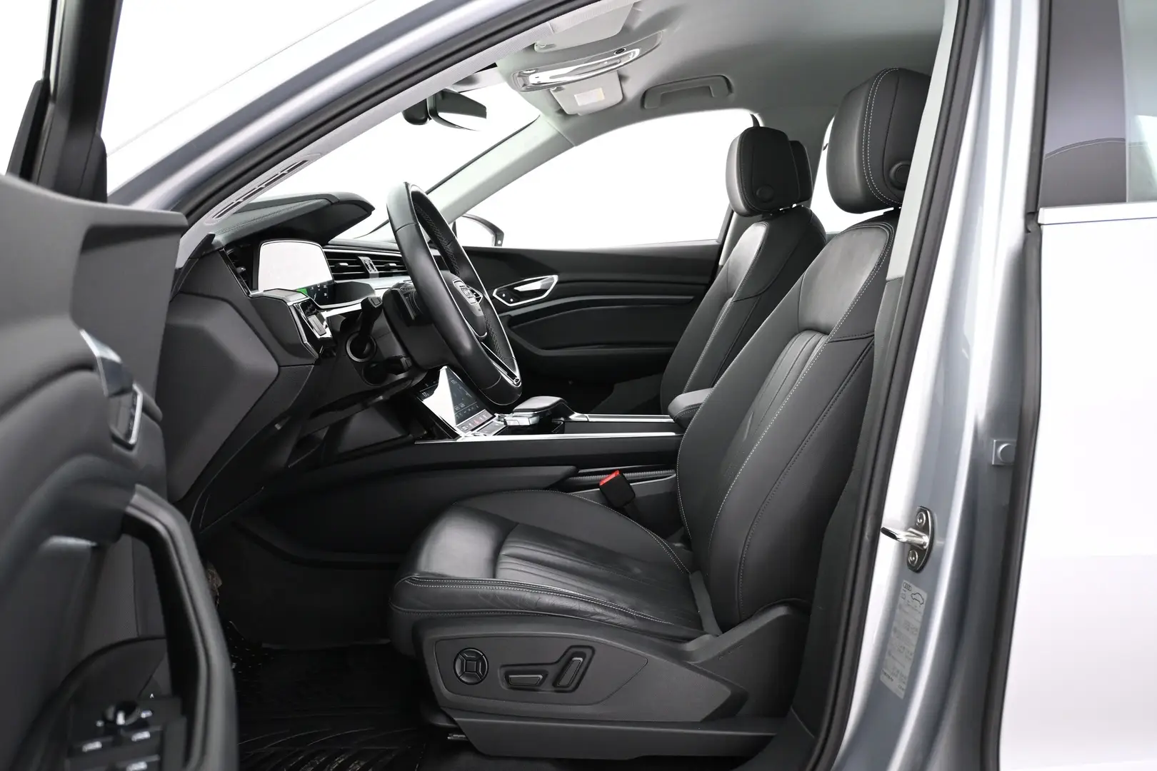 Car Image - 78Otkw3tBMWsyFS2IggW6W