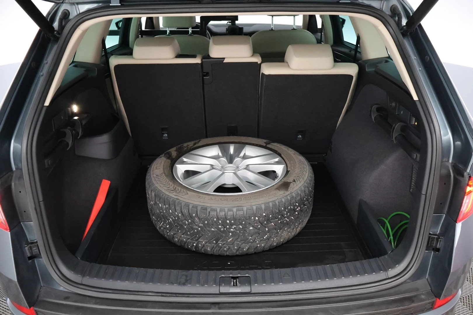 Car Image - 38jwPG4WIT9iSGSs9ddyEW