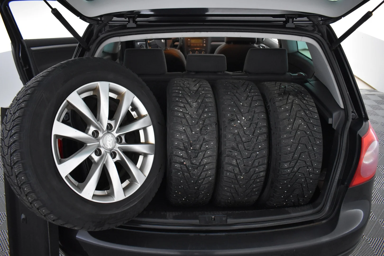 Car Image - 1pRaK0o0HOXgIP9z9CUhuZ